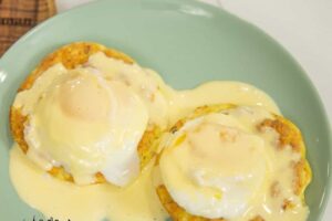 Eggs Benedict on blue plate